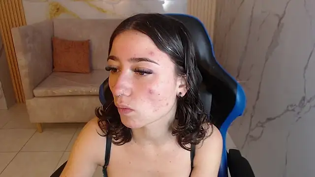 Snapshot of venuss09_s chatting on 02-08-26, 02:37 venuss09 s online show from 02-08-26, 02:37