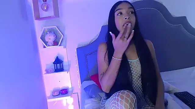 pocahontamoon online show from 02-10-26, 03:44