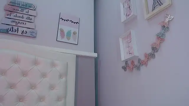 pocahontamoon online show from 09-24-25, 01:17