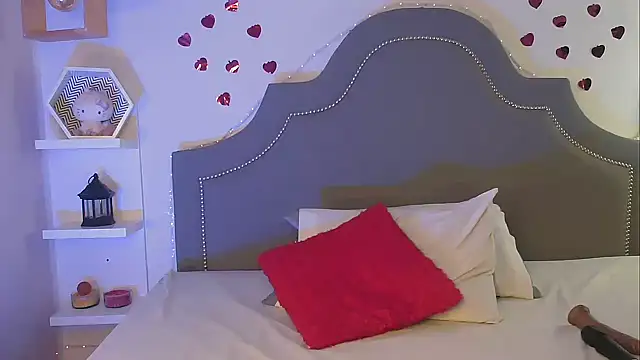 pocahontamoon online show from 12-05-25, 05:44