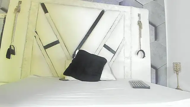 Snapshot of PeterBowel chatting on 09-20-25, 02:49 PeterBowel online show from 09-20-25, 02:49