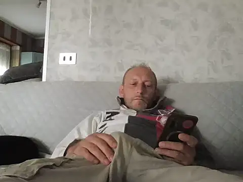 Snapshot of cazzoweb chatting on 09-22-25, 02:34 cazzoweb online show from 09-22-25, 02:34