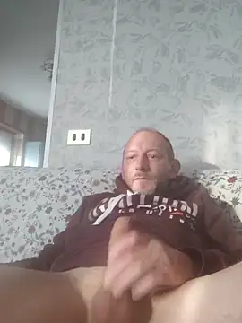 Snapshot of cazzoweb chatting on 12-17-25, 02:33 cazzoweb online show from 12-17-25, 02:33