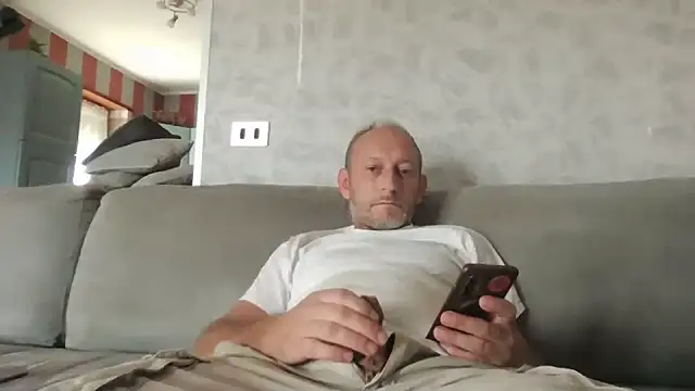 Snapshot of cazzoweb chatting on 09-23-25, 01:51 cazzoweb online show from 09-23-25, 01:51