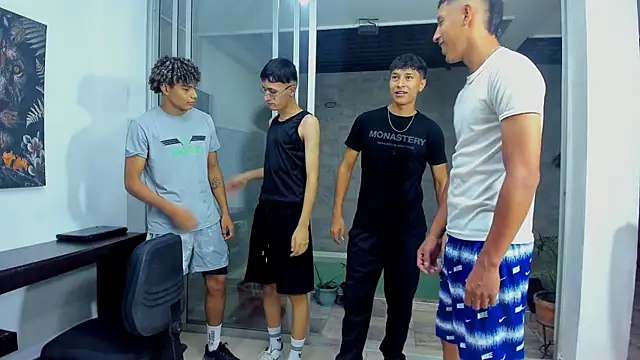 Snapshot of Crazymen_hot chatting on 09-20-25, 02:05 Crazymen hot online show from 09-20-25, 02:05