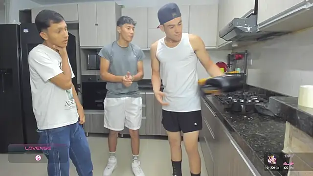 Snapshot of Crazymen_hot chatting on 09-23-25, 11:12 Crazymen hot online show from 09-23-25, 11:12