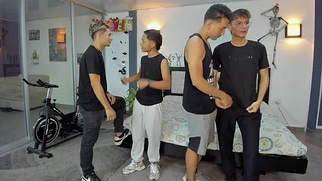 Snapshot of Crazymen_hot chatting on 10-08-25, 11:05 Crazymen hot online show from 10-08-25, 11:05