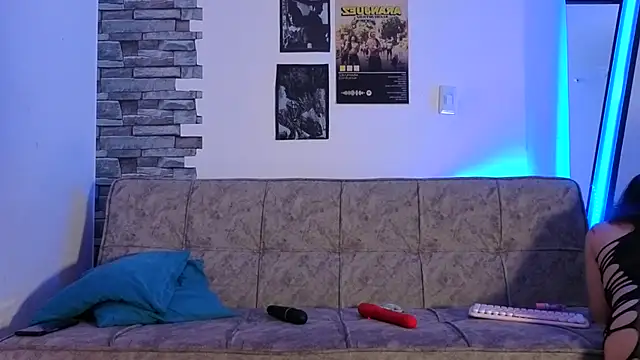 Snapshot of DavidAndClare chatting on 12-03-25, 01:43 DavidAndClare online show from 12-03-25, 01:43