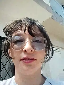 Snapshot of DavidAndClare chatting on 10-14-25, 06:08 DavidAndClare online show from 10-14-25, 06:08