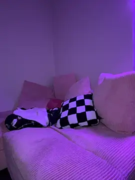 Tu GataLinda online show from 10-15-25, 04:37