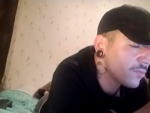 Snapshot of JuicyBigcock@xh chatting on 10-27-25, 11:38 JuicyBigcockxh online show from 10-27-25, 11:38