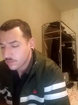 Snapshot of JuicyBigcock@xh chatting on 10-07-25, 12:00 JuicyBigcockxh online show from 10-07-25, 12:00