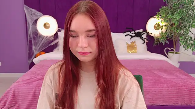 NoraHaynes online show from 10-26-25, 03:07