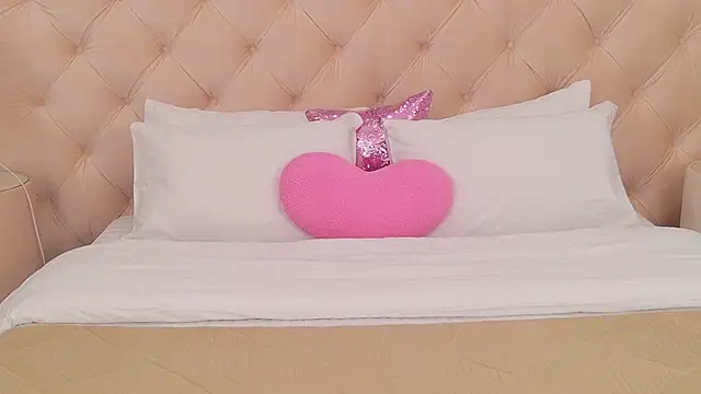 NoraHaynes online show from 01-18-26, 02:59