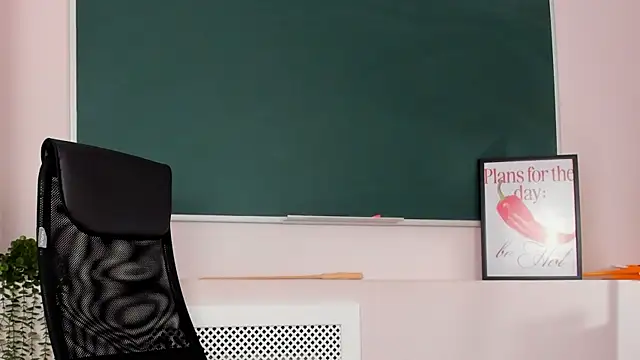 NoraHaynes online show from 04-16-26, 03:07