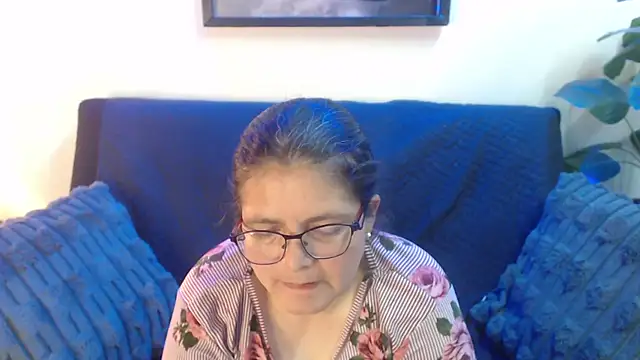 Snapshot of Linda_banks_ chatting on 02-15-26, 07:51 Linda banks online show from 02-15-26, 07:51