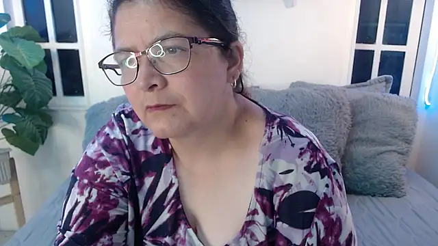 Linda banks  online show from 11-27-25, 01:28