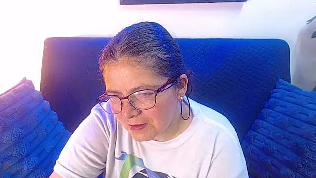 Linda banks  online show from 11-23-25, 01:37