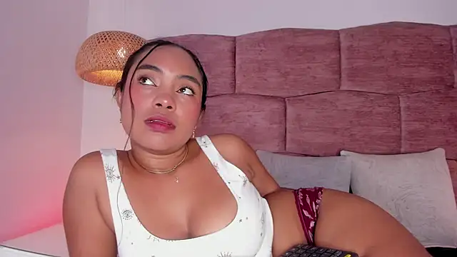 Snapshot of dani_velvet chatting on 02-20-26, 03:03 dani velvet online show from 02-20-26, 03:03