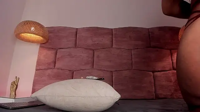 Snapshot of dani_velvet chatting on 03-18-26, 03:09 dani velvet online show from 03-18-26, 03:09