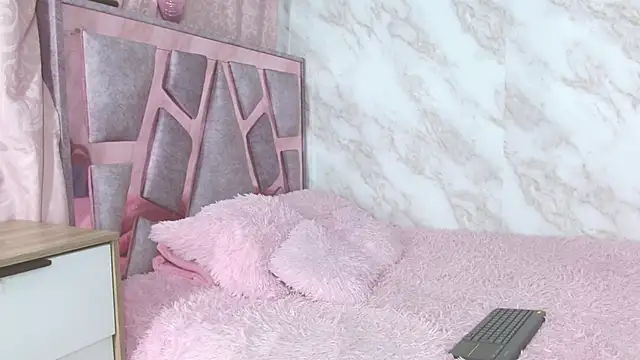 Ambarrhiltonn online show from 10-27-25, 06:42