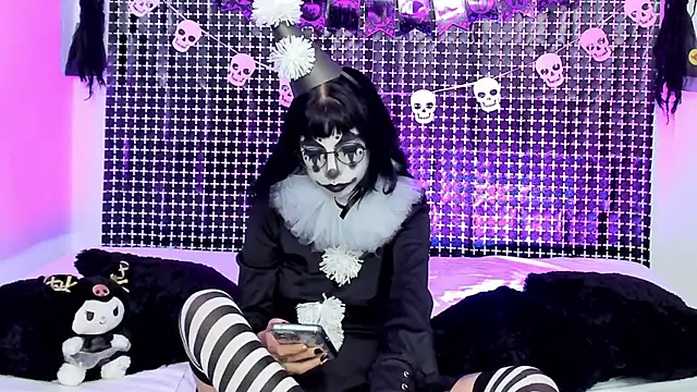 Rose 72 online show from 10-31-25, 07:32