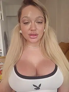 misstitmouseofficial online show from 10-25-25, 10:58