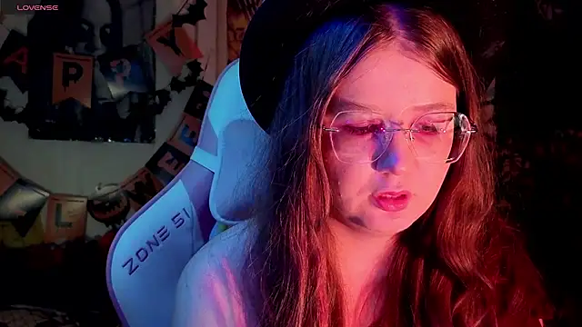 Sienna-Cow online show from 10-31-25, 01:08