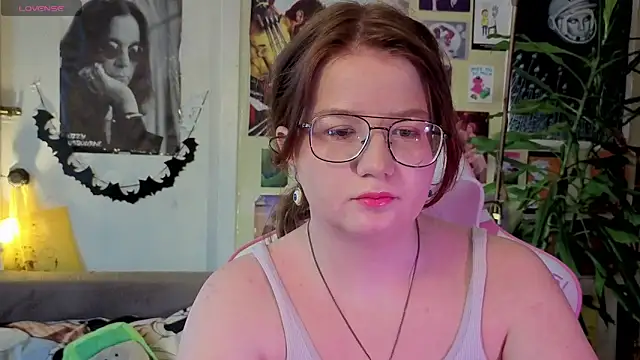 Sienna-Cow online show from 11-26-25, 09:09