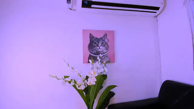 nahomy ryans online show from 10-26-25, 02:01