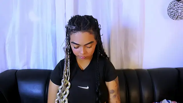 nahomy ryans online show from 12-19-25, 08:55