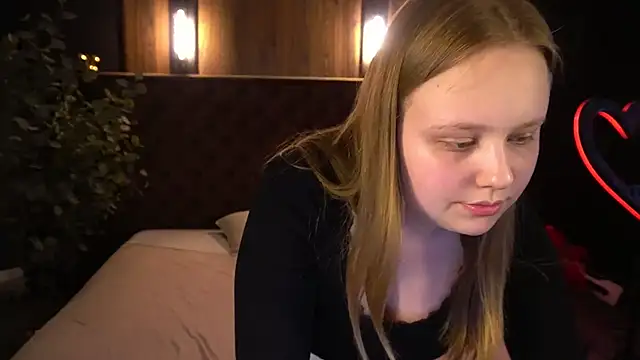 Snapshot of CrystallPaws chatting on 05-12-26, 05:37 CrystallPaws online show from 05-12-26, 05:37