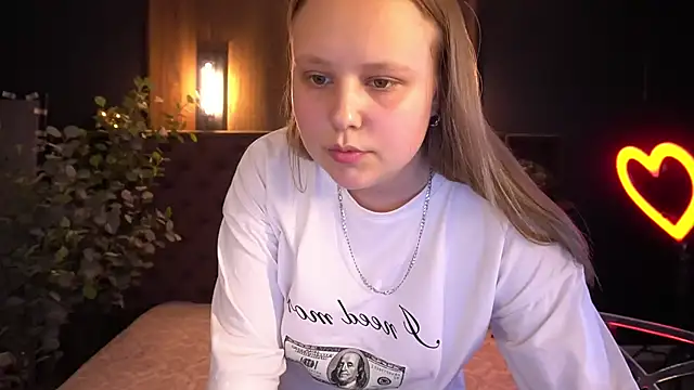 Snapshot of CrystallPaws chatting on 05-21-26, 05:49 CrystallPaws online show from 05-21-26, 05:49