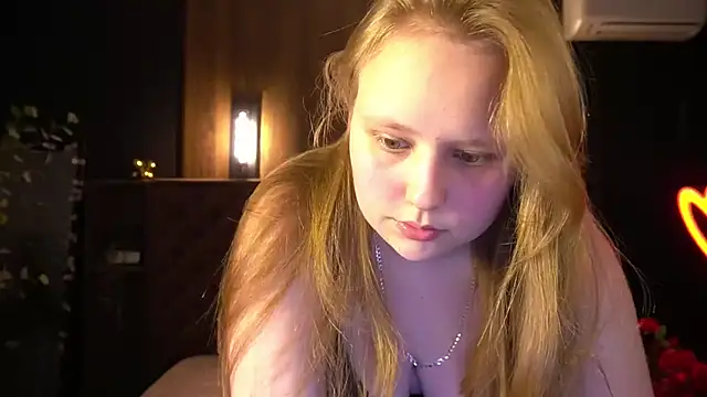 Snapshot of CrystallPaws chatting on 05-17-26, 05:40 CrystallPaws online show from 05-17-26, 05:40