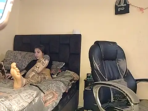 saenzjulieta1 online show from 10-15-25, 05:21