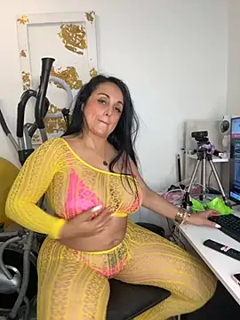 hotadhara01 online show from 09-20-25, 03:44