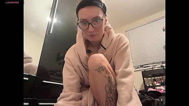 harleyblair online show from 11-23-25, 07:02