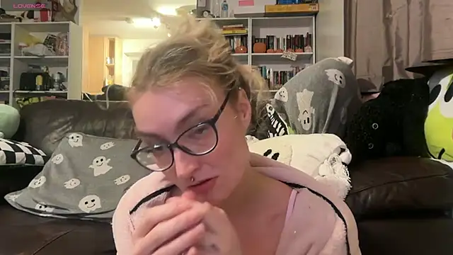 harleyblair online show from 11-19-25, 11:27