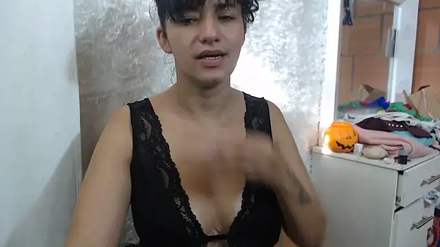 Snapshot of annie_clark2 chatting on 02-08-26, 09:01 annie clark2 online show from 02-08-26, 09:01