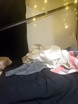 VeiledMuse online show from 10-28-25, 01:17