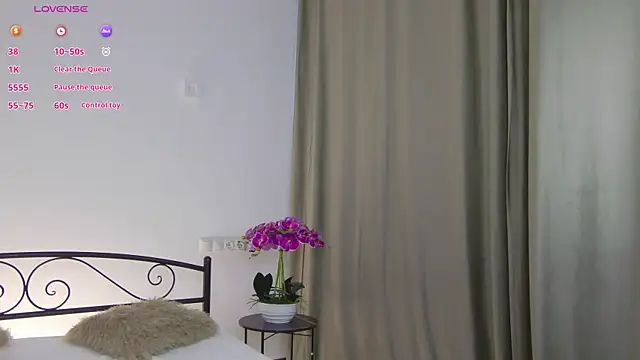 Snapshot of AlexsisFaee chatting on 06-10-26, 06:36 AlexsisFaee online show from 06-10-26, 06:36