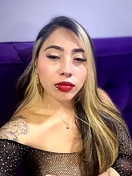  ManuVeelez online show from 11-07-25, 05:23