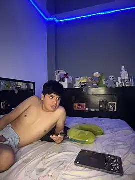 Snapshot of Kailertwink chatting on 06-04-26, 04:11 Kailertwink online show from 06-04-26, 04:11