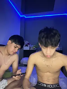 Snapshot of Kailertwink chatting on 06-27-26, 01:11 Kailertwink online show from 06-27-26, 01:11