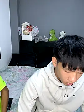 Kailertwink online show from 10-05-25, 05:09