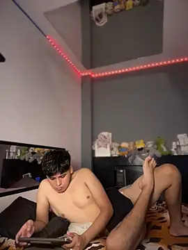 Kailertwink online show from 04-28-26, 03:44