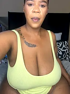 Snapshot of THICKBUNNYCHICKxxx chatting on 10-10-25, 08:09 THICKBUNNYCHICKxxx online show from 10-10-25, 08:09