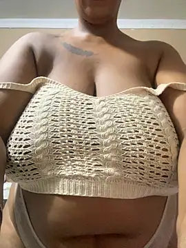 Snapshot of THICKBUNNYCHICKxxx chatting on 10-08-25, 07:03 THICKBUNNYCHICKxxx online show from 10-08-25, 07:03