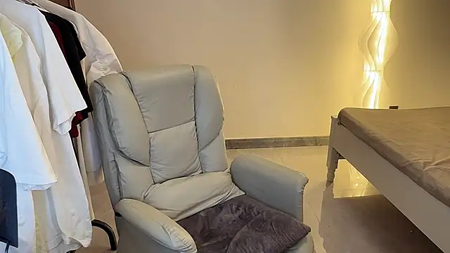 Snapshot of Robin-o3 chatting on 10-19-25, 03:48 Robin-o3 online show from 10-19-25, 03:48