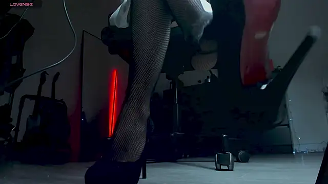 LiyaLuna online show from 01-16-26, 01:59